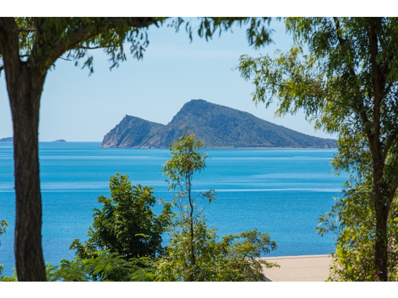 26 Roseric Crescent, Hideaway Bay QLD 4800