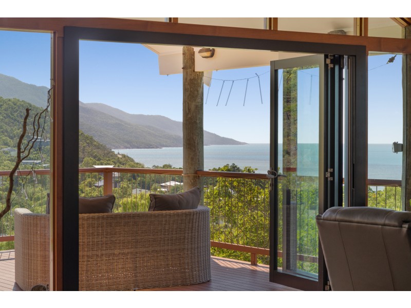26 Roseric Crescent, Hideaway Bay QLD 4800