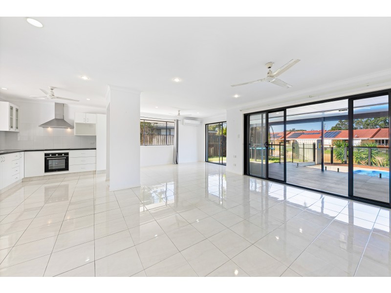 5 Reef Court, Mermaid Waters QLD 4218