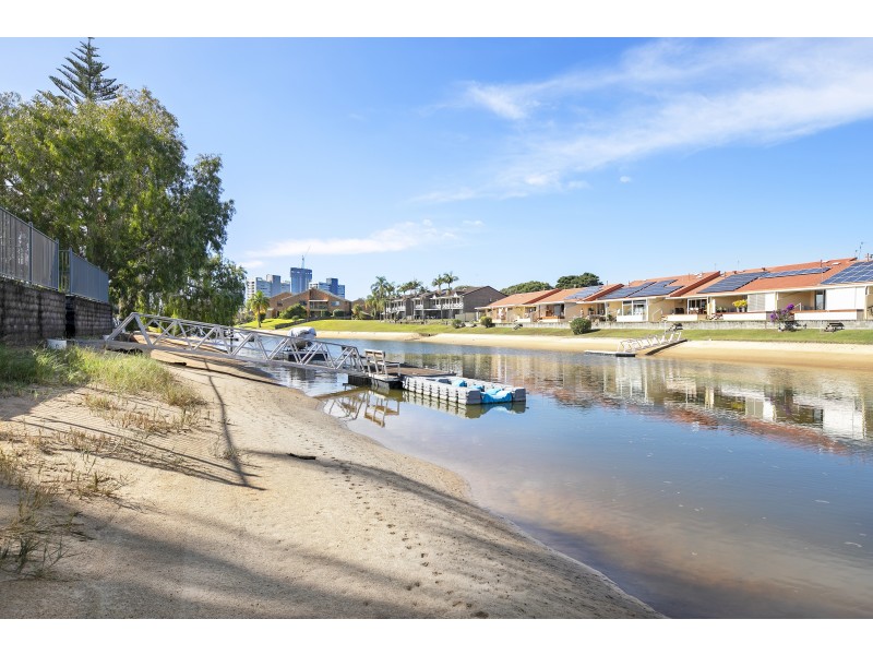 5 Reef Court, Mermaid Waters QLD 4218