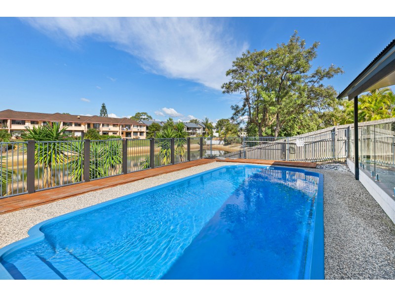 5 Reef Court, Mermaid Waters QLD 4218