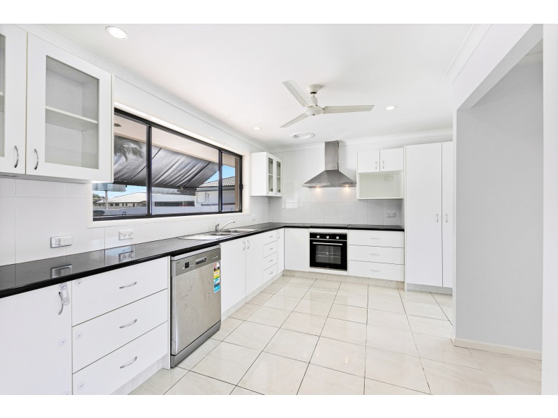 5 Reef Court, Mermaid Waters QLD 4218