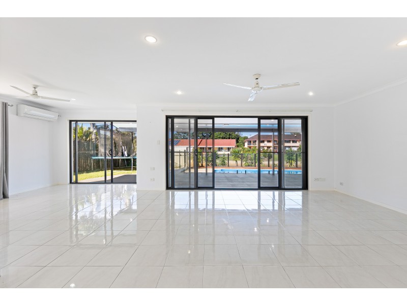 5 Reef Court, Mermaid Waters QLD 4218