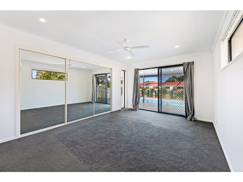 5 Reef Court, Mermaid Waters QLD 4218