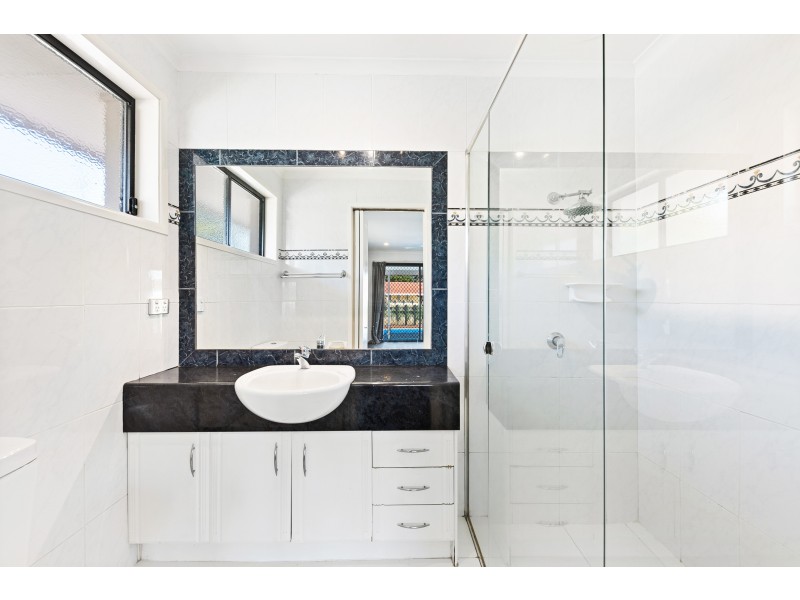 5 Reef Court, Mermaid Waters QLD 4218