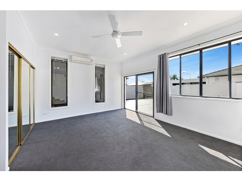 5 Reef Court, Mermaid Waters QLD 4218