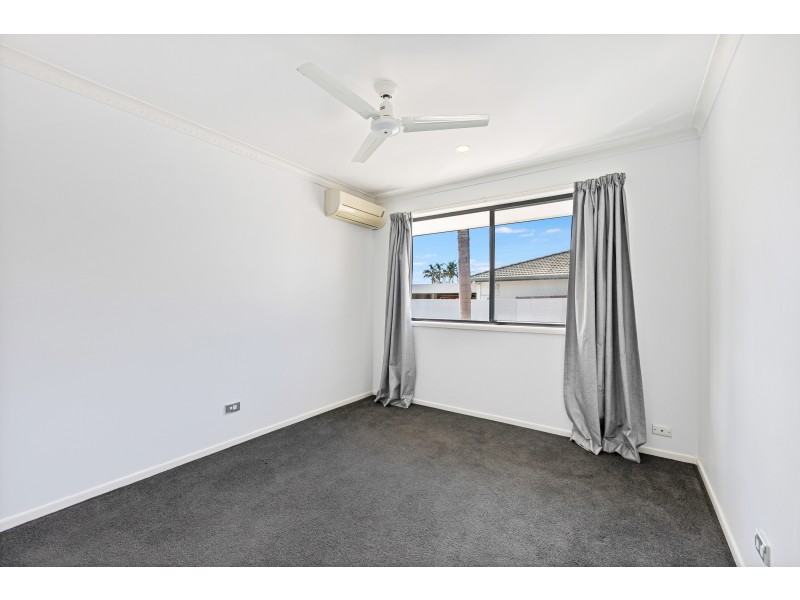 5 Reef Court, Mermaid Waters QLD 4218