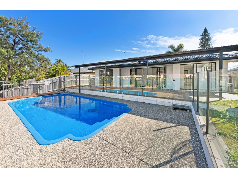 5 Reef Court, Mermaid Waters QLD 4218