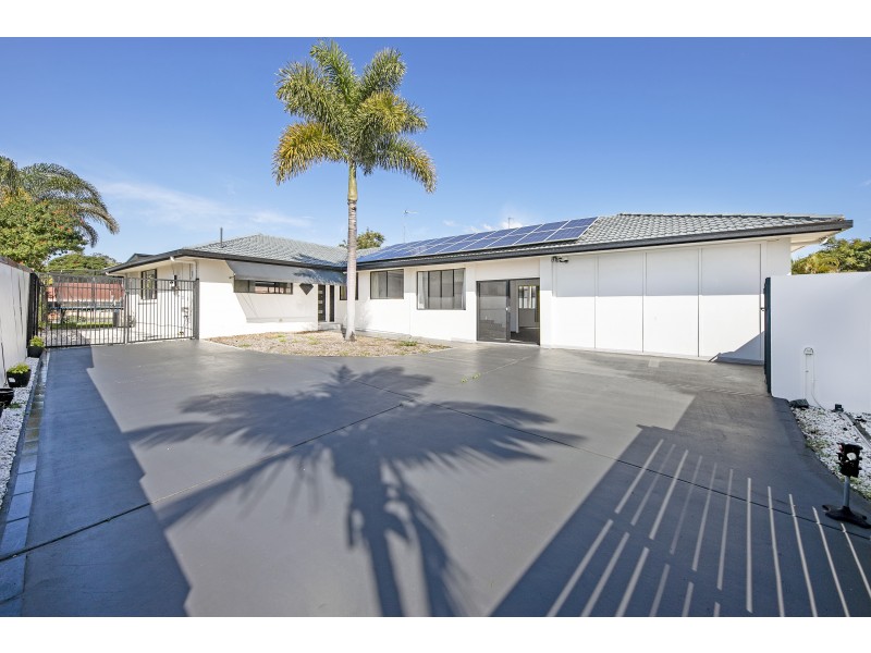 5 Reef Court, Mermaid Waters QLD 4218