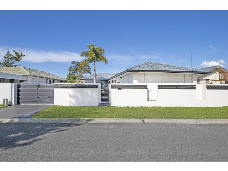 5 Reef Court, Mermaid Waters QLD 4218
