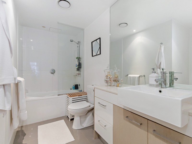 204/30 Paradise Island, Surfers Paradise QLD 4217