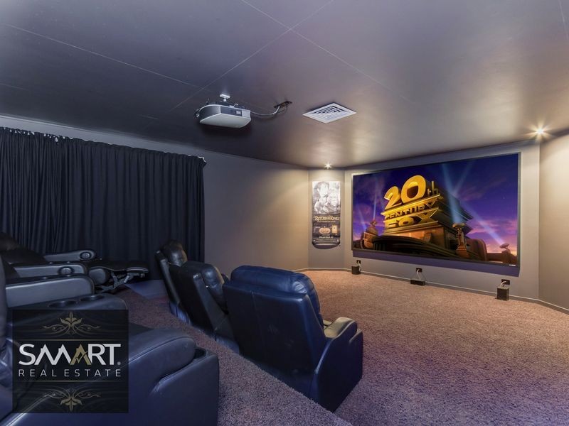 3028 The Boulevarde, Benowa QLD 4217