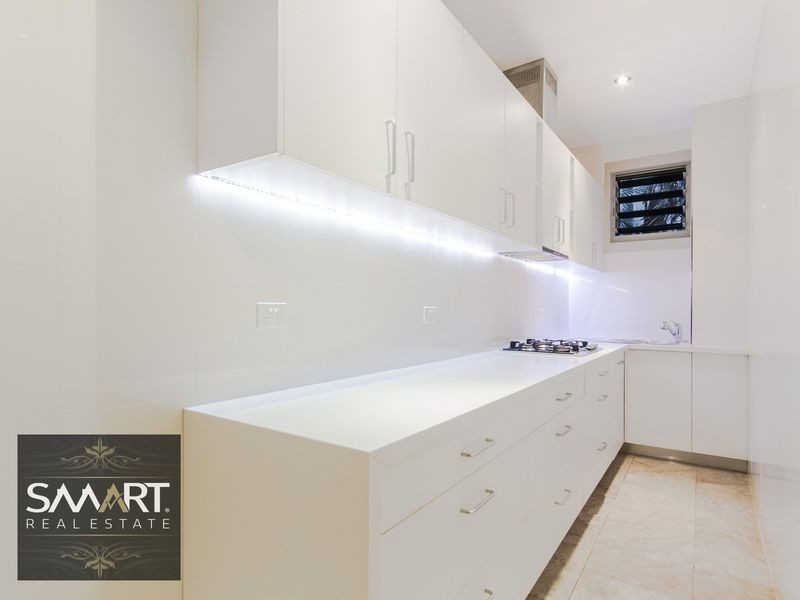 3028 The Boulevarde, Benowa QLD 4217