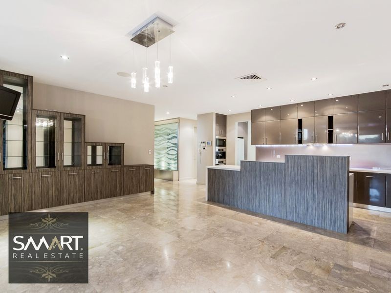 3028 The Boulevarde, Benowa QLD 4217