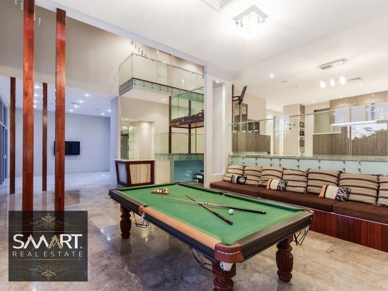 3028 The Boulevarde, Benowa QLD 4217