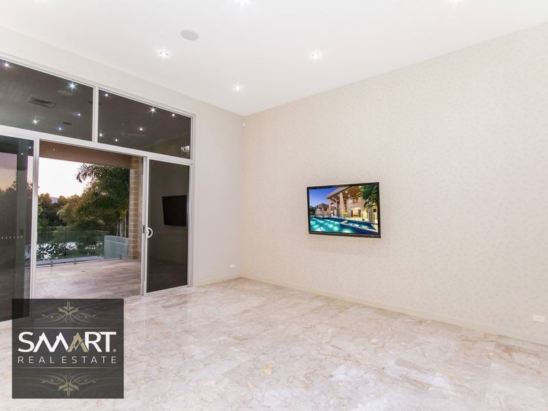 3028 The Boulevarde, Benowa QLD 4217