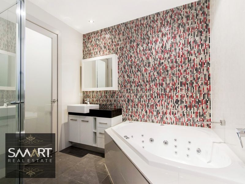 3028 The Boulevarde, Benowa QLD 4217