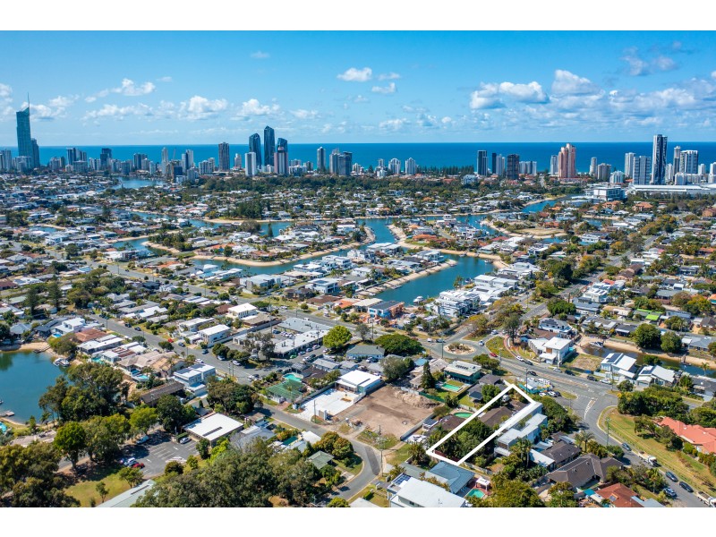 9 Holland Court, Broadbeach Waters QLD 4218