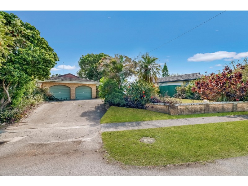 9 Holland Court, Broadbeach Waters QLD 4218