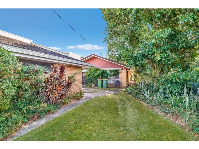 9 Holland Court, Broadbeach Waters QLD 4218