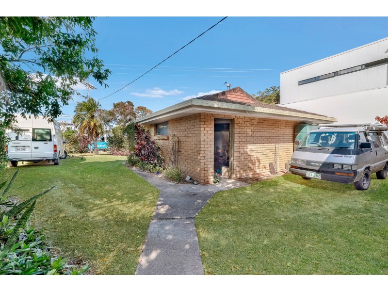 9 Holland Court, Broadbeach Waters QLD 4218