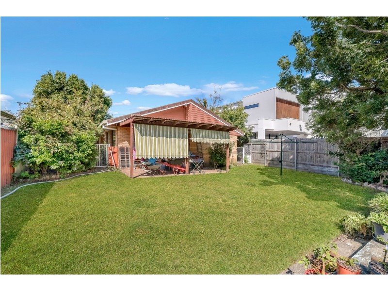 9 Holland Court, Broadbeach Waters QLD 4218