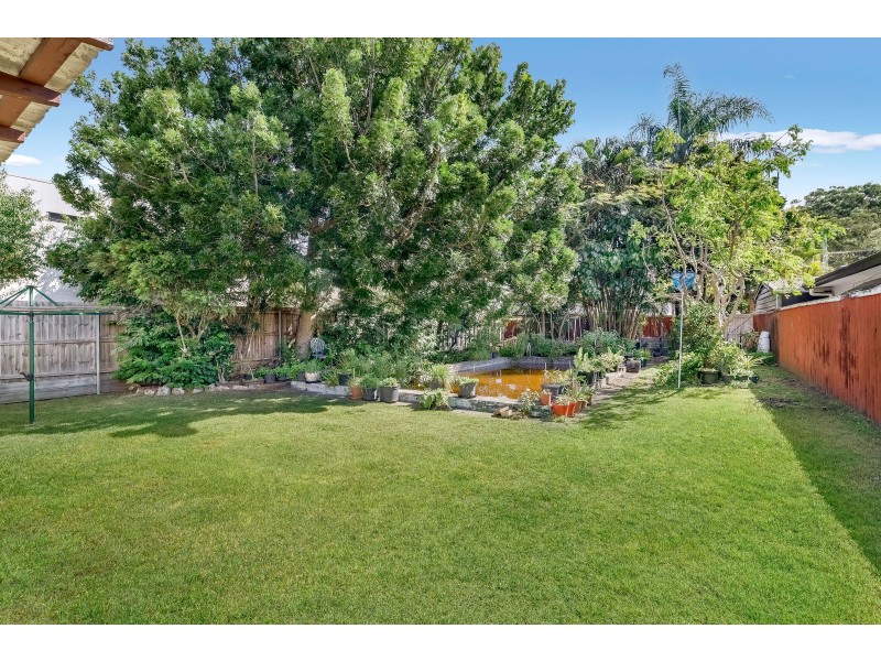 9 Holland Court, Broadbeach Waters QLD 4218