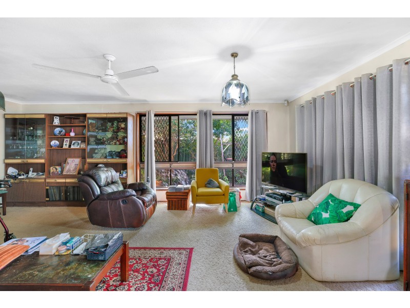 9 Holland Court, Broadbeach Waters QLD 4218