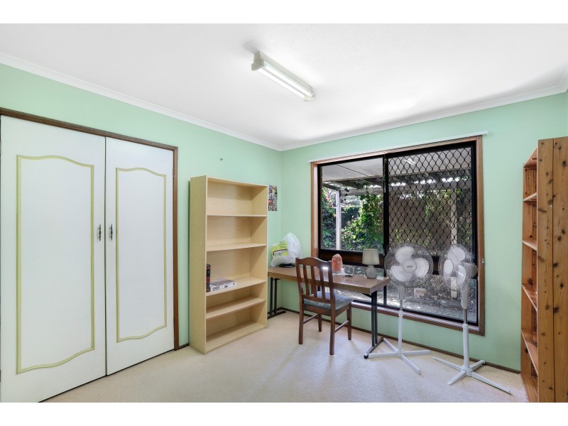 9 Holland Court, Broadbeach Waters QLD 4218