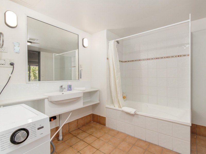 21/140 Ferny Avenue, Surfers Paradise QLD 4217