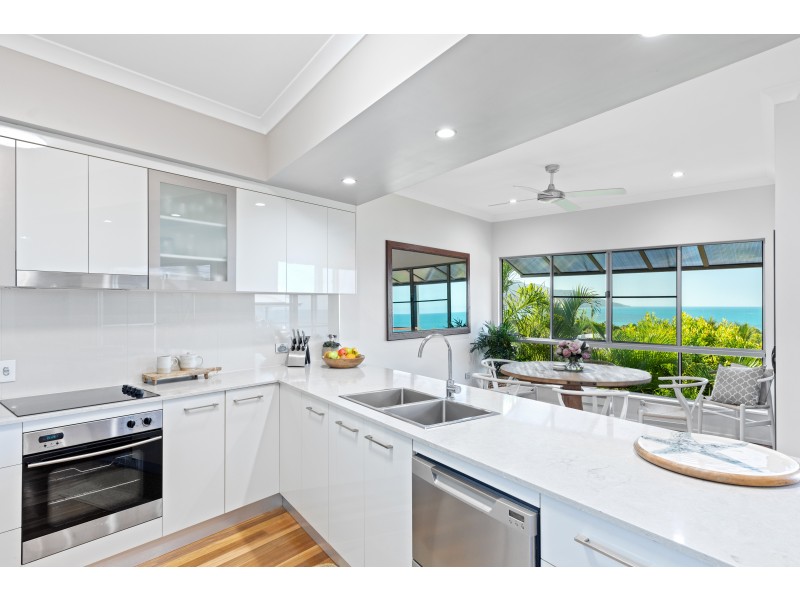 33 Blackcurrant Drive, Hideaway Bay QLD 4800