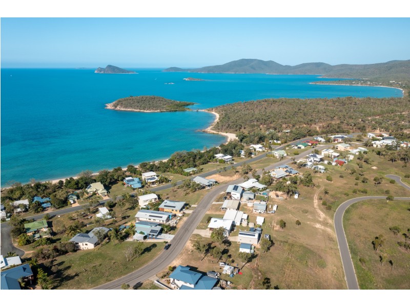 33 Blackcurrant Drive, Hideaway Bay QLD 4800