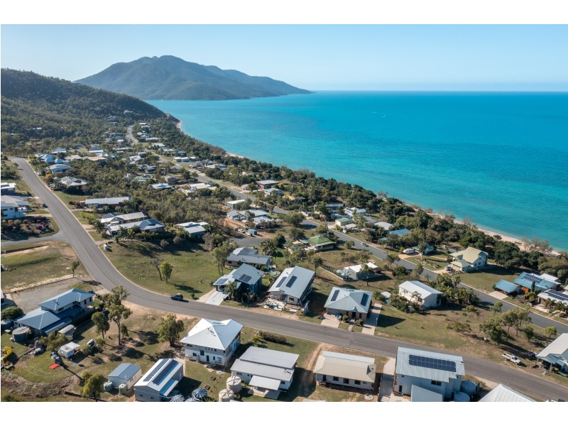 33 Blackcurrant Drive, Hideaway Bay QLD 4800