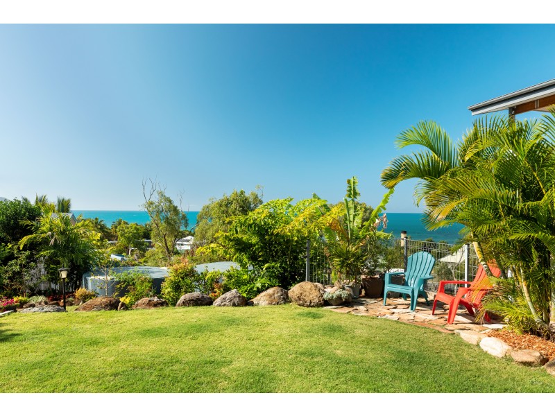 33 Blackcurrant Drive, Hideaway Bay QLD 4800