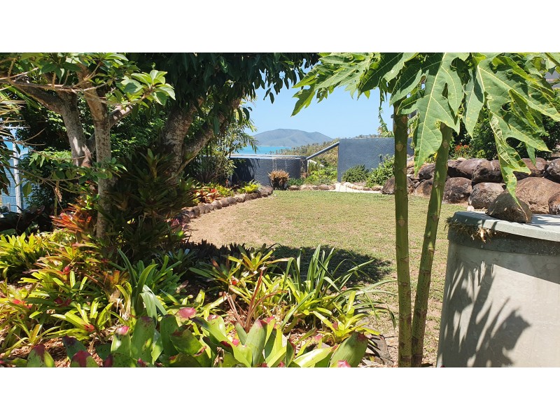 33 Blackcurrant Drive, Hideaway Bay QLD 4800