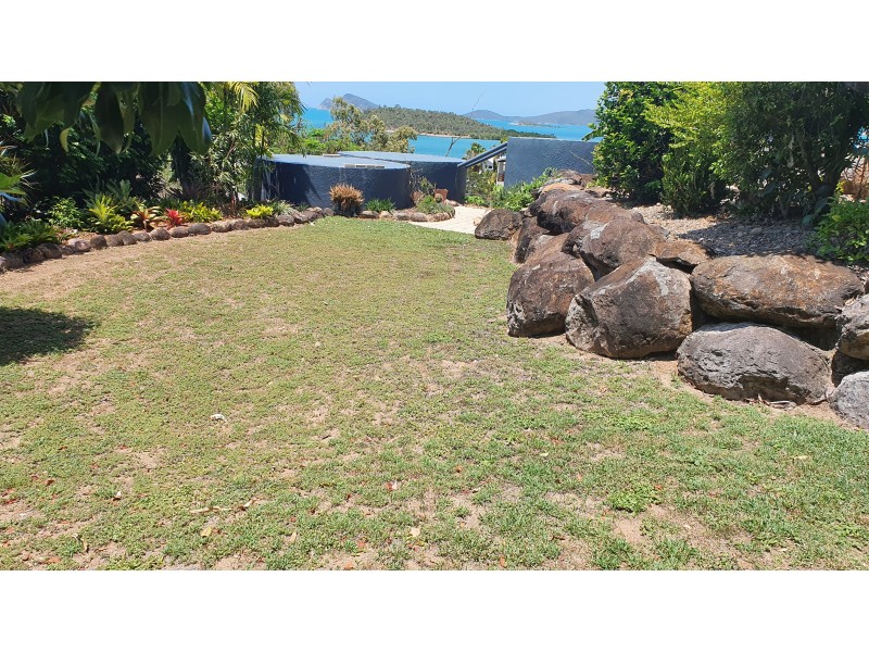 33 Blackcurrant Drive, Hideaway Bay QLD 4800