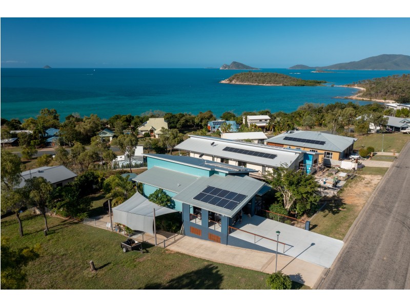 33 Blackcurrant Drive, Hideaway Bay QLD 4800