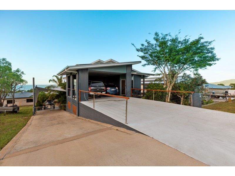 33 Blackcurrant Drive, Hideaway Bay QLD 4800