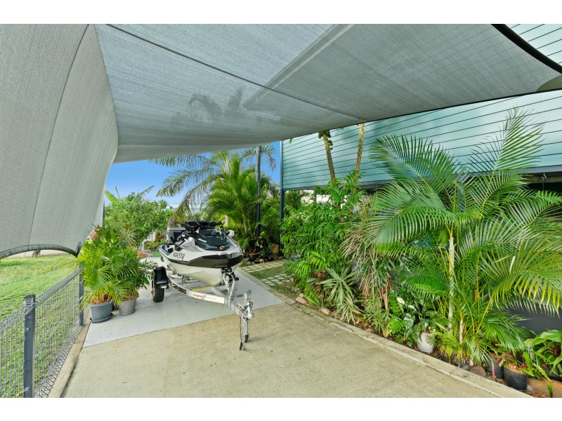 33 Blackcurrant Drive, Hideaway Bay QLD 4800