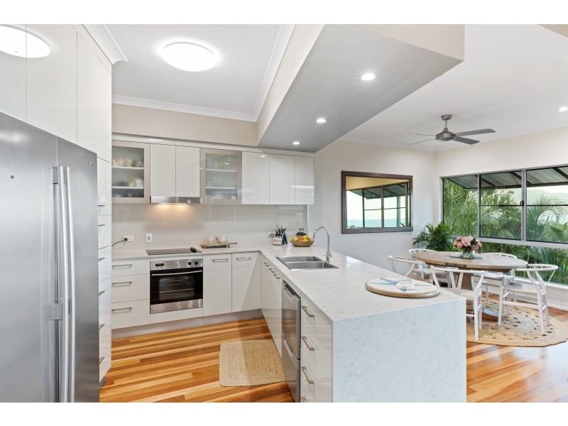 33 Blackcurrant Drive, Hideaway Bay QLD 4800