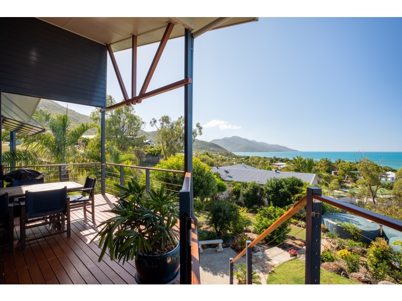 33 Blackcurrant Drive, Hideaway Bay QLD 4800