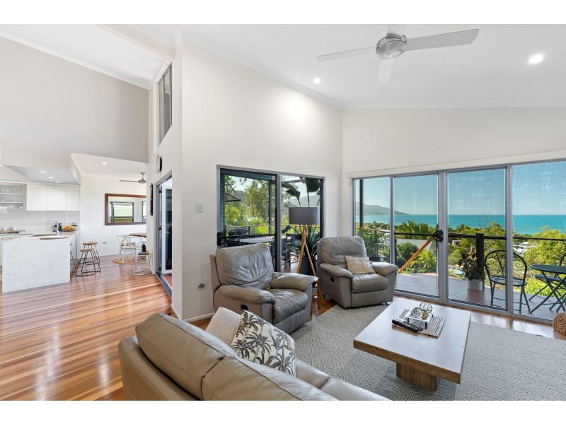 33 Blackcurrant Drive, Hideaway Bay QLD 4800