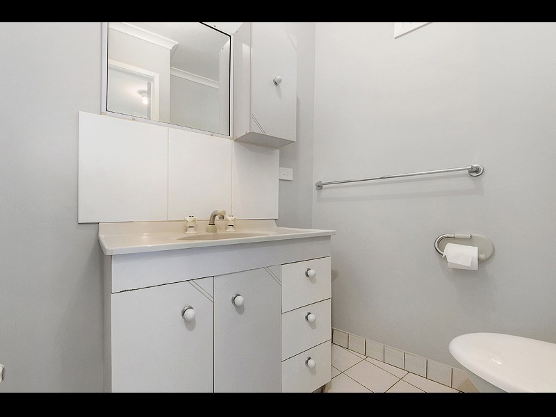 14/15 Weemala Street, Chevron Island QLD 4217