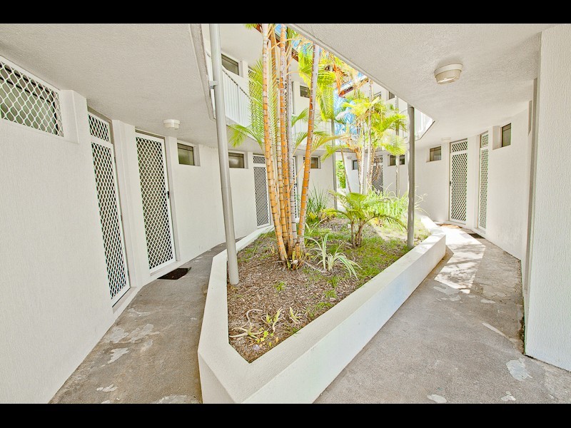 14/15 Weemala Street, Chevron Island QLD 4217