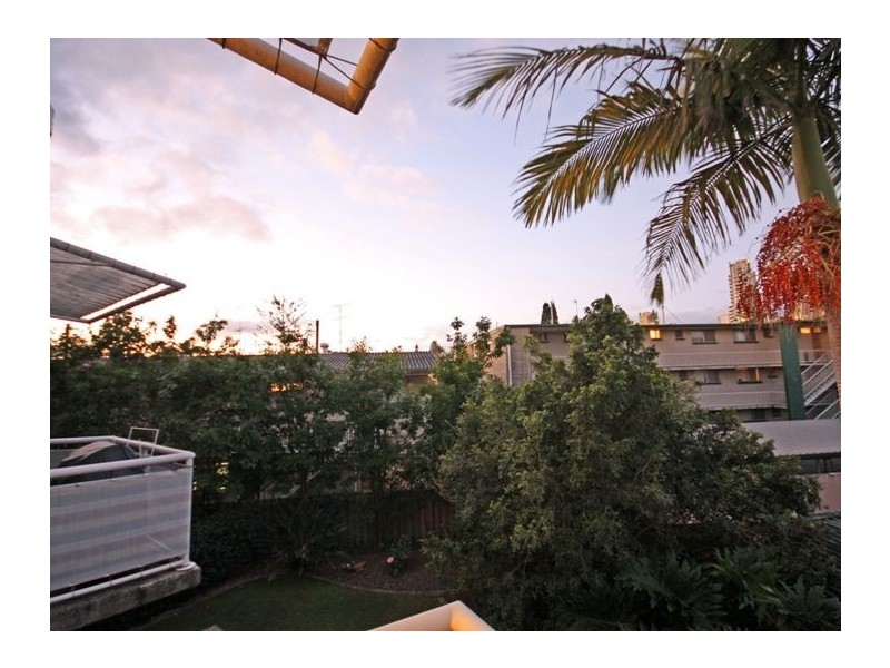 14/15 Weemala Street, Chevron Island QLD 4217