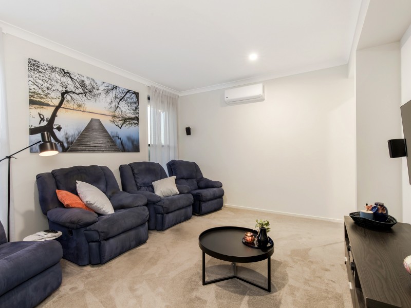 43 Whitsunday Circuit, Pimpama QLD 4209