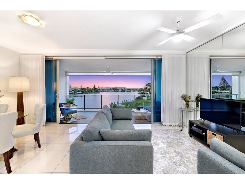 209/30 Paradise Island, Surfers Paradise QLD 4217