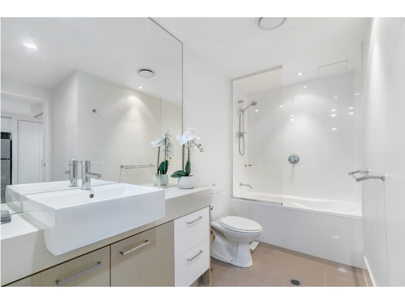 209/30 Paradise Island, Surfers Paradise QLD 4217