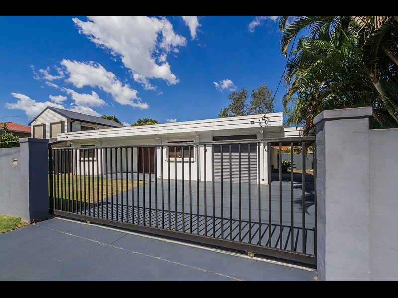26 Melody Street, Mermaid Waters QLD 4218