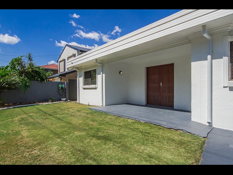 26 Melody Street, Mermaid Waters QLD 4218